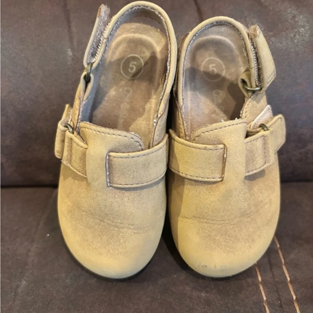 10/$20🔥Kids Tan Shoes‎ Cat & Jack  /toddler